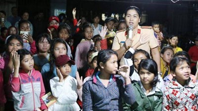Những “bóng hồng” nỗ lực sáng tạo tuyên truyền ATGT cho đồng bào Tây Nguyên