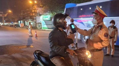Phạt nặng “ma men”, xoá thói quen uống rượu vẫn lái xe ở miền núi