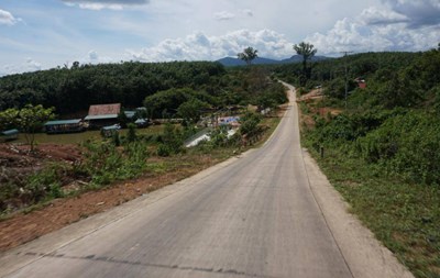 Người dân hiến đất làm đường giúp huyện Bảo Lâm giảm nghèo bền vững