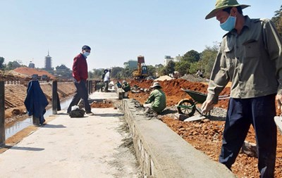 Người dân Gia Lai góp tiền, dỡ tường rào hiến đất làm đường giao thông