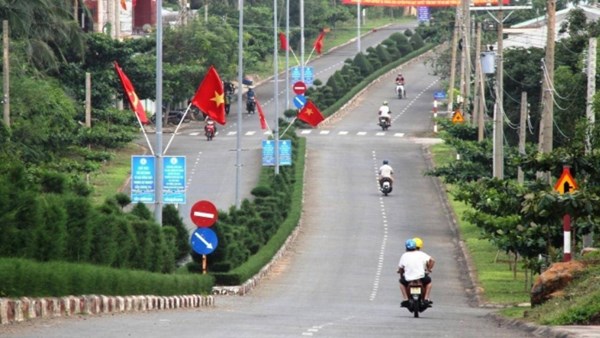 Ngỡ ngàng với những "cao tốc" ở đảo Phú Quý giữa trùng dương