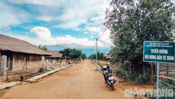 Những con đường "xóa nghèo" của đồng bào Mông ở Yên Bái