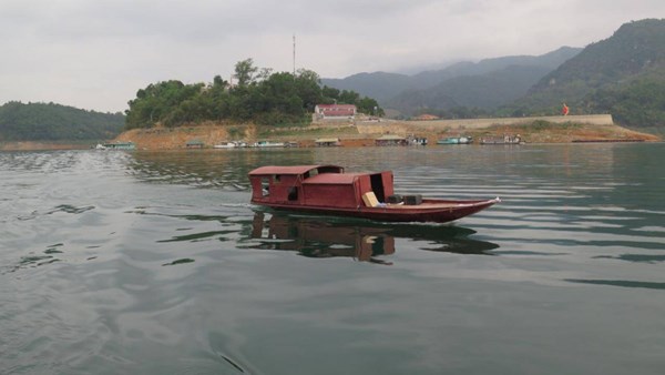 Nâng ý thức sử dụng phao cứu sinh để ngừa tai nạn thủy vùng hồ miền núi