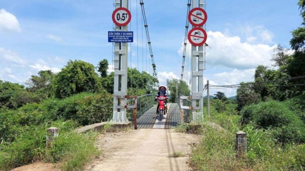 Niềm vui trên 9 cây cầu treo, xóa cảnh người dân đu cáp vượt sông