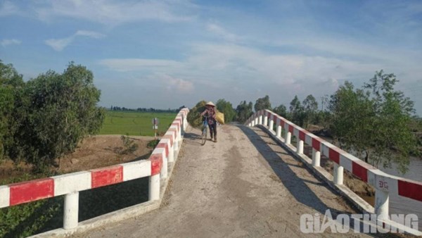 Có cầu, người dân xã vùng sâu An Giang hết cảnh phập phồng qua sông